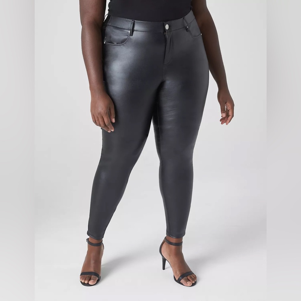 Lane Bryant Lightweight Faux-Leather Legging – Size 18‎ – NWT 🖤✨